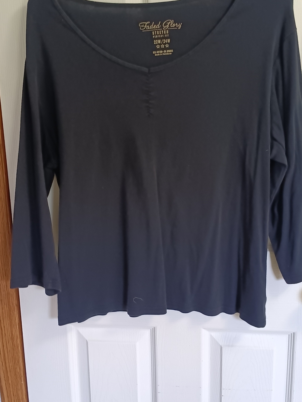Faded Glory Black 3/4 Sleeve V-Neck Tee